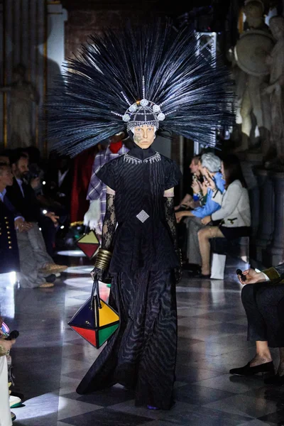 Look 1